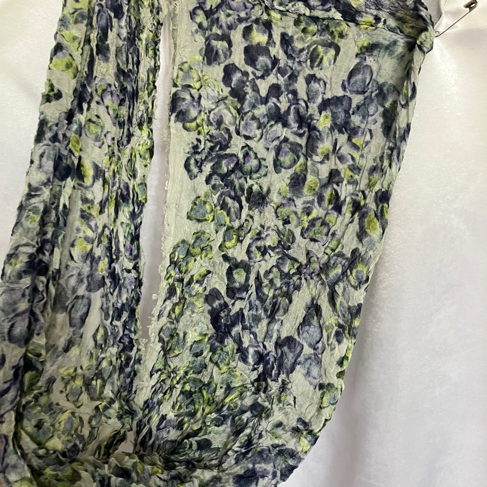 BCBGMAXAZRIA Blue Floral Infinity Scarf. Original Owner. Good Condition.